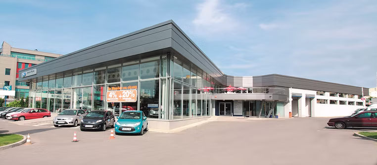 Търговски и сервизен комплекс Мото-Пфое | 2004